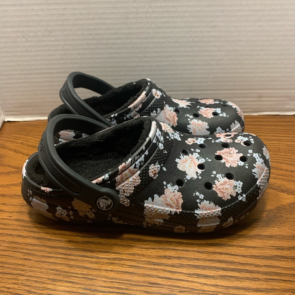 CROCS Floral Slippers Black and Pink with lining to keep you warm. Woman’s 6 - Picture 9 of 12